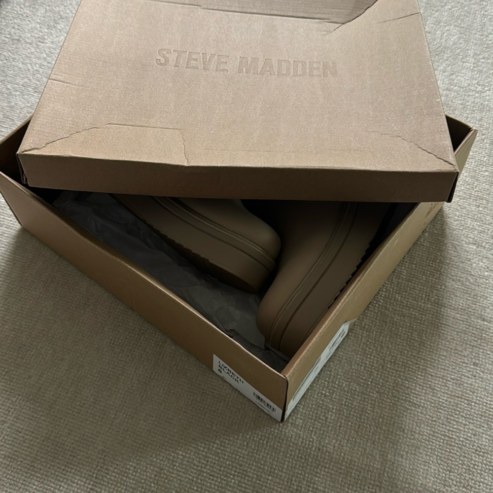 Steve Madden beige platform boots